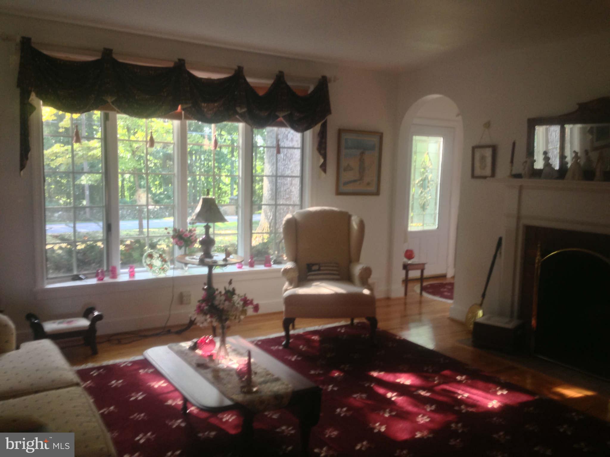8425 Lees Ridge Road Warrenton, VA 20186 - Photo 7 of 24 Living Room