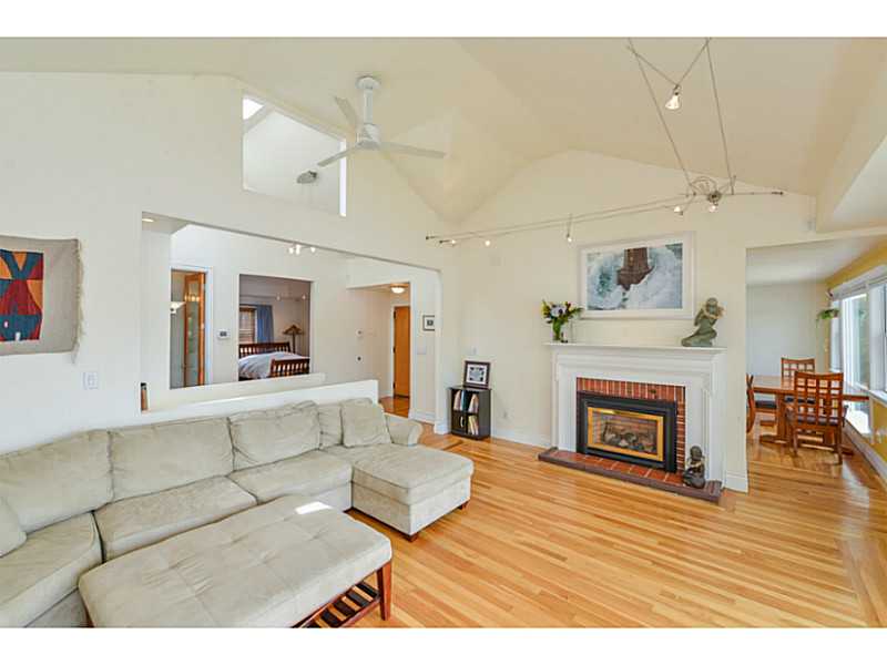 28 Sand Pond Road Warwick, RI 02888 - Photo 11 of 25 Living Room.