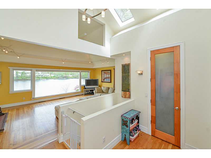 28 Sand Pond Road Warwick, RI 02888 - Photo 13 of 25 Living Room.