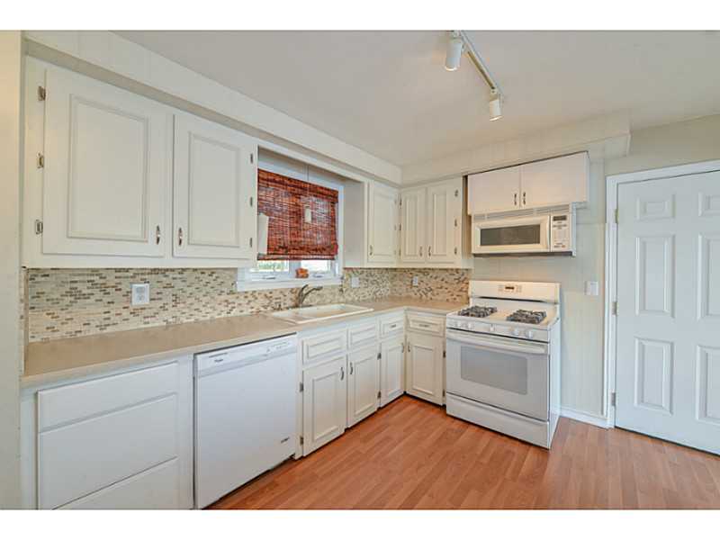 28 Sand Pond Road Warwick, RI 02888 - Photo 17 of 25 Kitchen.