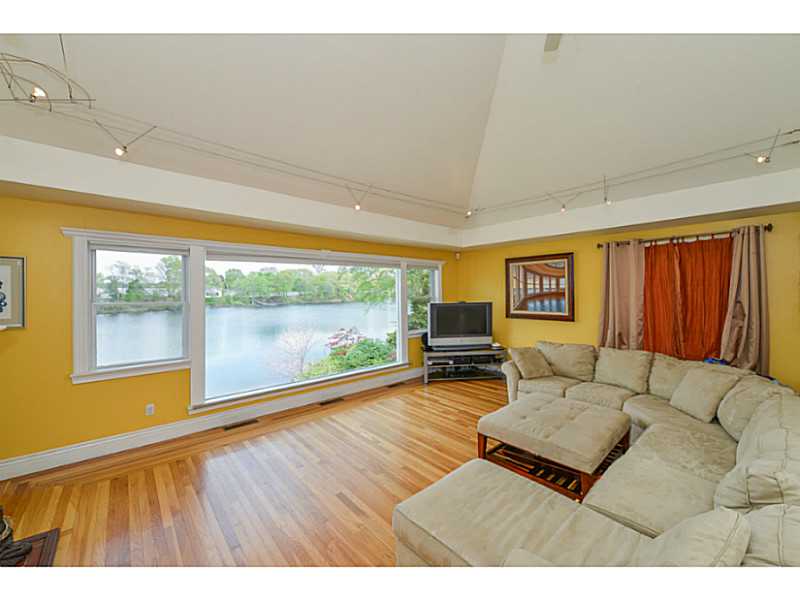 28 Sand Pond Road Warwick, RI 02888 - Photo 8 of 25 Living Room.
