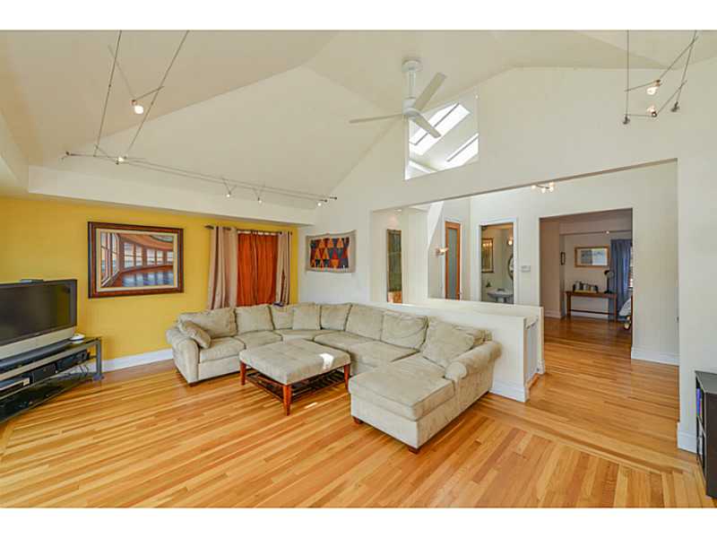 28 Sand Pond Road Warwick, RI 02888 - Photo 10 of 25 Living Room.