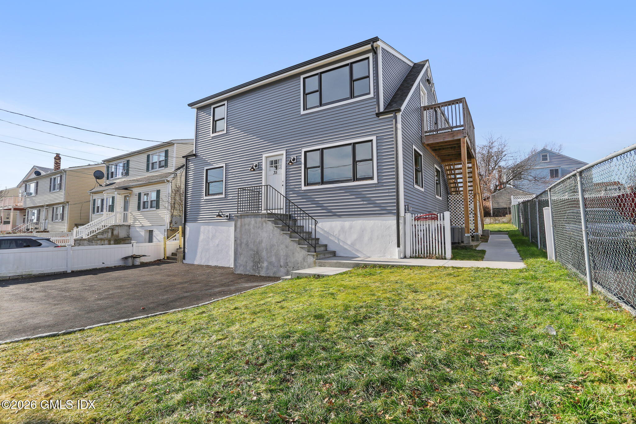 35 Euclid Avenue, Unit B Stamford, CT 06902 - Photo 24 of 27 a house view with a outdoor space
