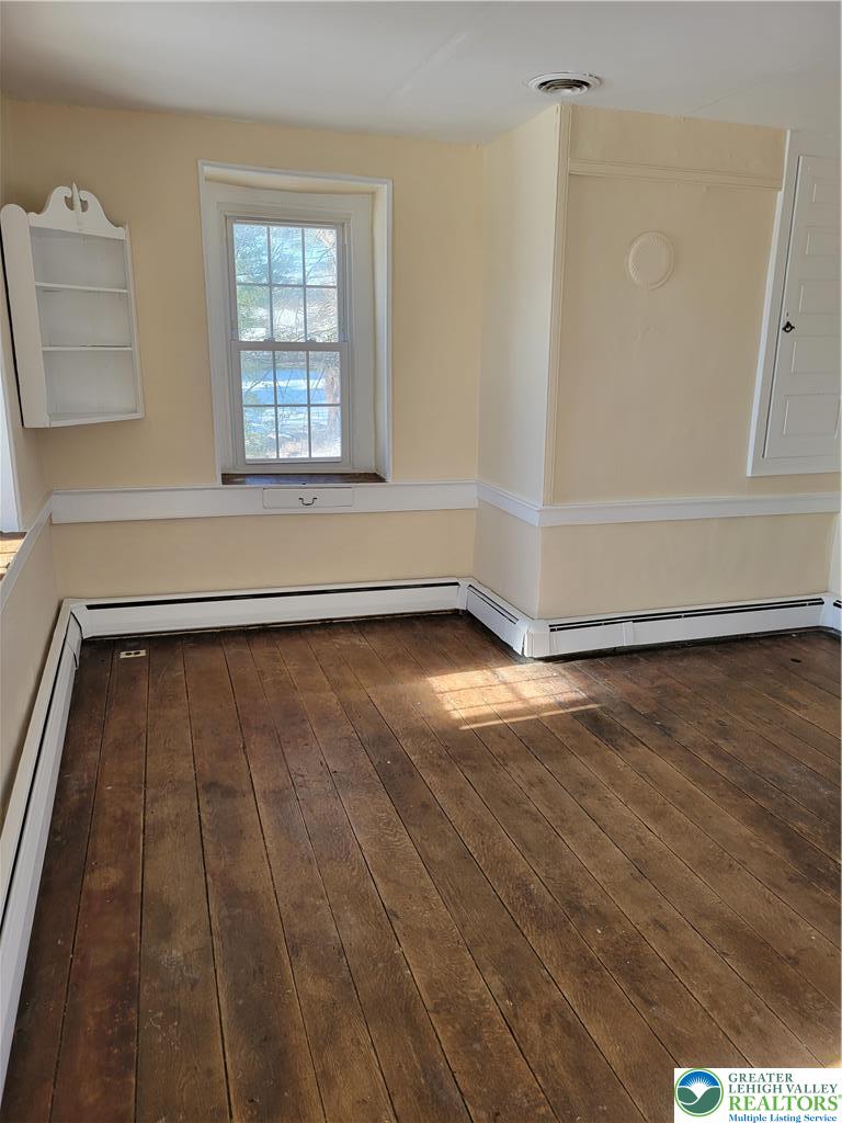 8043 Yeakel Road Zionsville, PA 18092 - Photo 5 of 15 Living Room