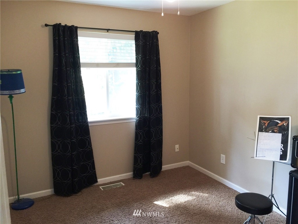 11112 222nd Ave Court East Buckley, WA 98321 - Photo 11 of 16