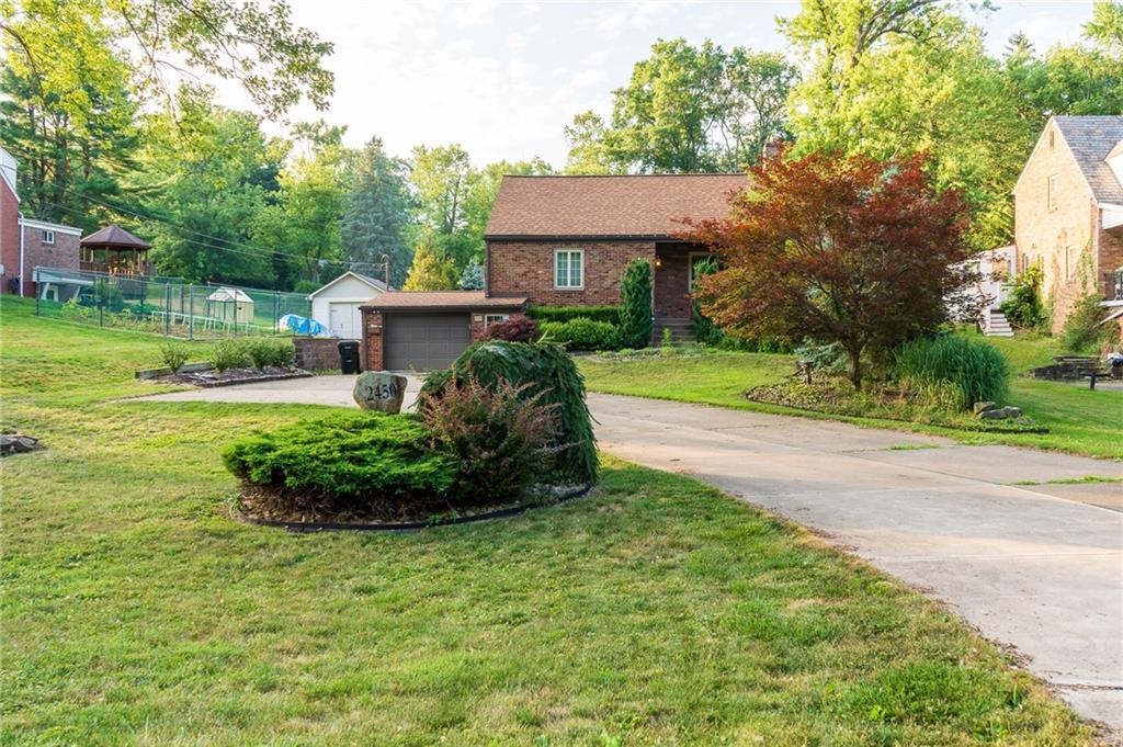 2450 Lytle Road Bethel Park, PA 15102 - Photo 4 of 50 Extra long driveway