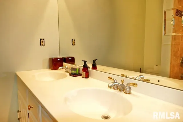 $167,900 | 3821 North Kathy Lane, Peoria, IL 61615