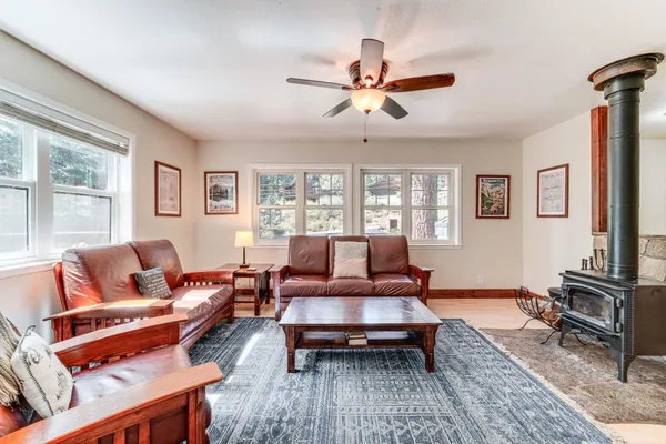 $949,900 | 11495 St Bernard Drive, Truckee, CA 96161