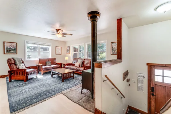 $949,900 | 11495 St Bernard Drive, Truckee, CA 96161