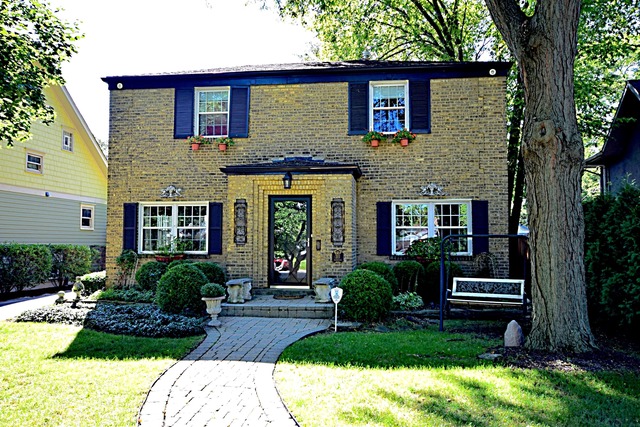 311 Shenstone Road Riverside, IL 60546 - Photo 1 of 24