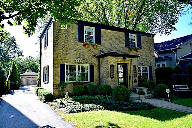 311 Shenstone Road Riverside, IL 60546 - Photo 2 of 24