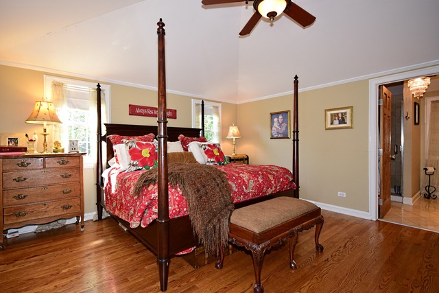 311 Shenstone Road Riverside, IL 60546 - Photo 14 of 24