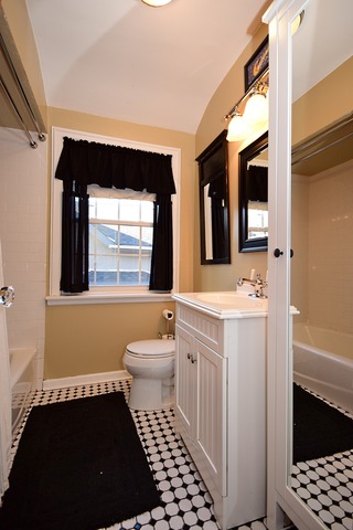 311 Shenstone Road Riverside, IL 60546 - Photo 18 of 24
