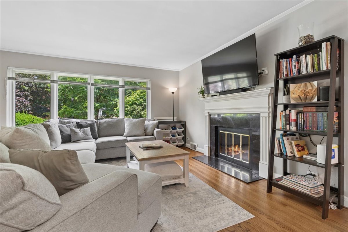 2422 Ridgeway Avenue Evanston, IL 60201 - Photo 6 of 26