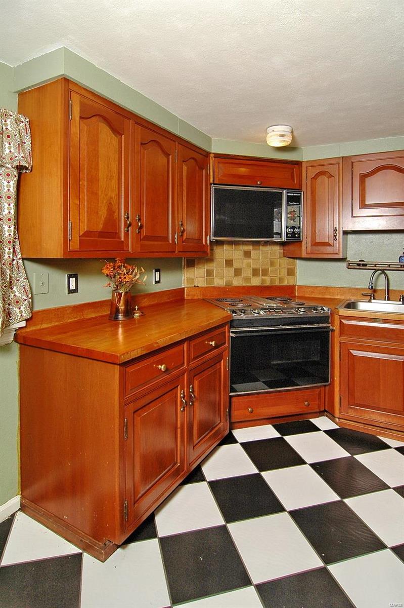 3 Green Acres Road St. Louis, MO 63137 - Photo 10 of 24