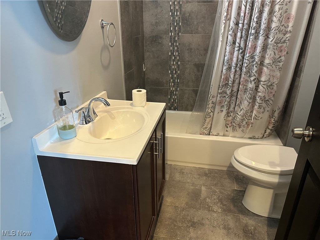 3284 Scranton Road Cleveland, OH 44109 - Photo 17 of 19 Gallery Image 17