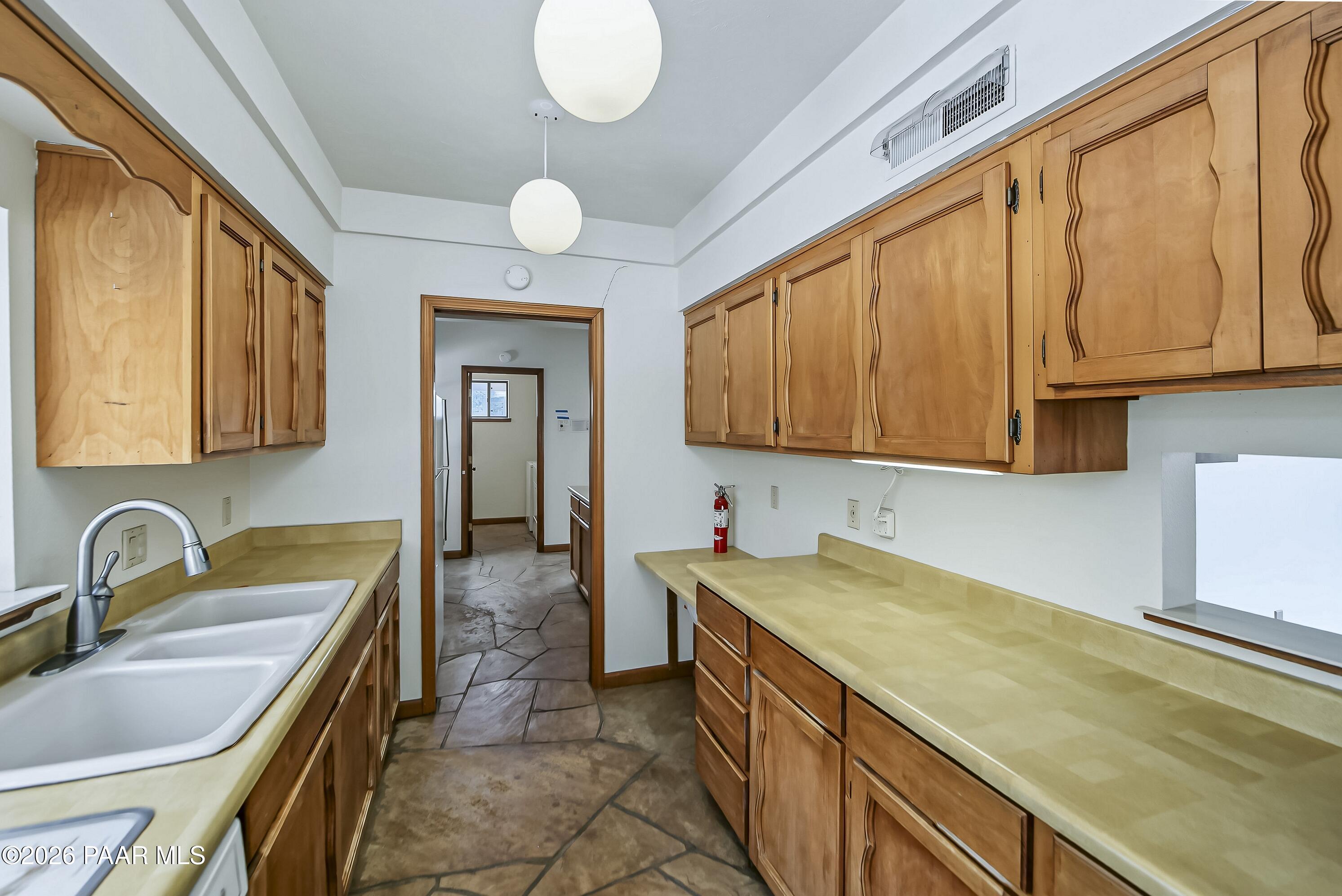 1020 Evergreen Road Prescott, AZ 86303 - Photo 9 of 44 Kitchen