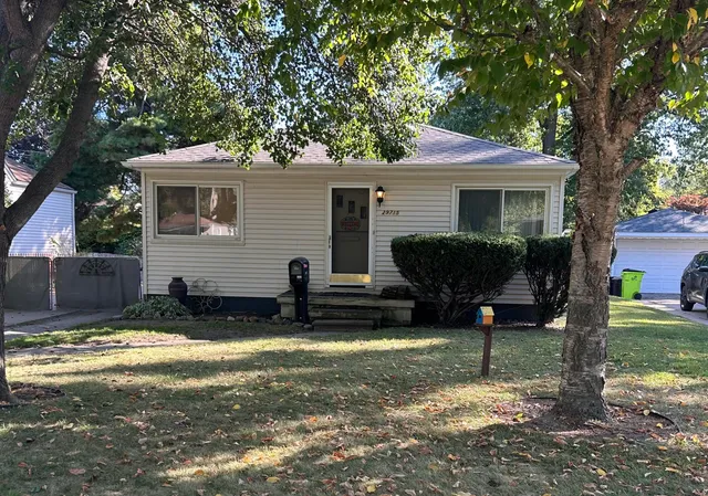 $149,900 | 29715 Walnut Street, Flat Rock, MI 48134