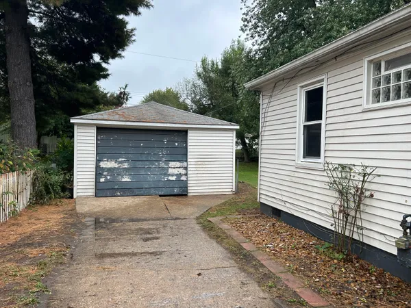 $120,000 | 29715 Walnut Street, Flat Rock, MI 48134