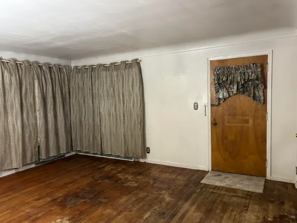 $120,000 | 29715 Walnut Street, Flat Rock, MI 48134