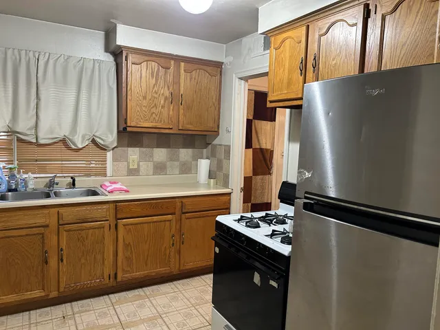 $149,900 | 29715 Walnut Street, Flat Rock, MI 48134