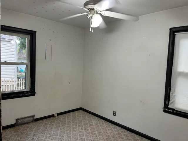 $149,900 | 29715 Walnut Street, Flat Rock, MI 48134