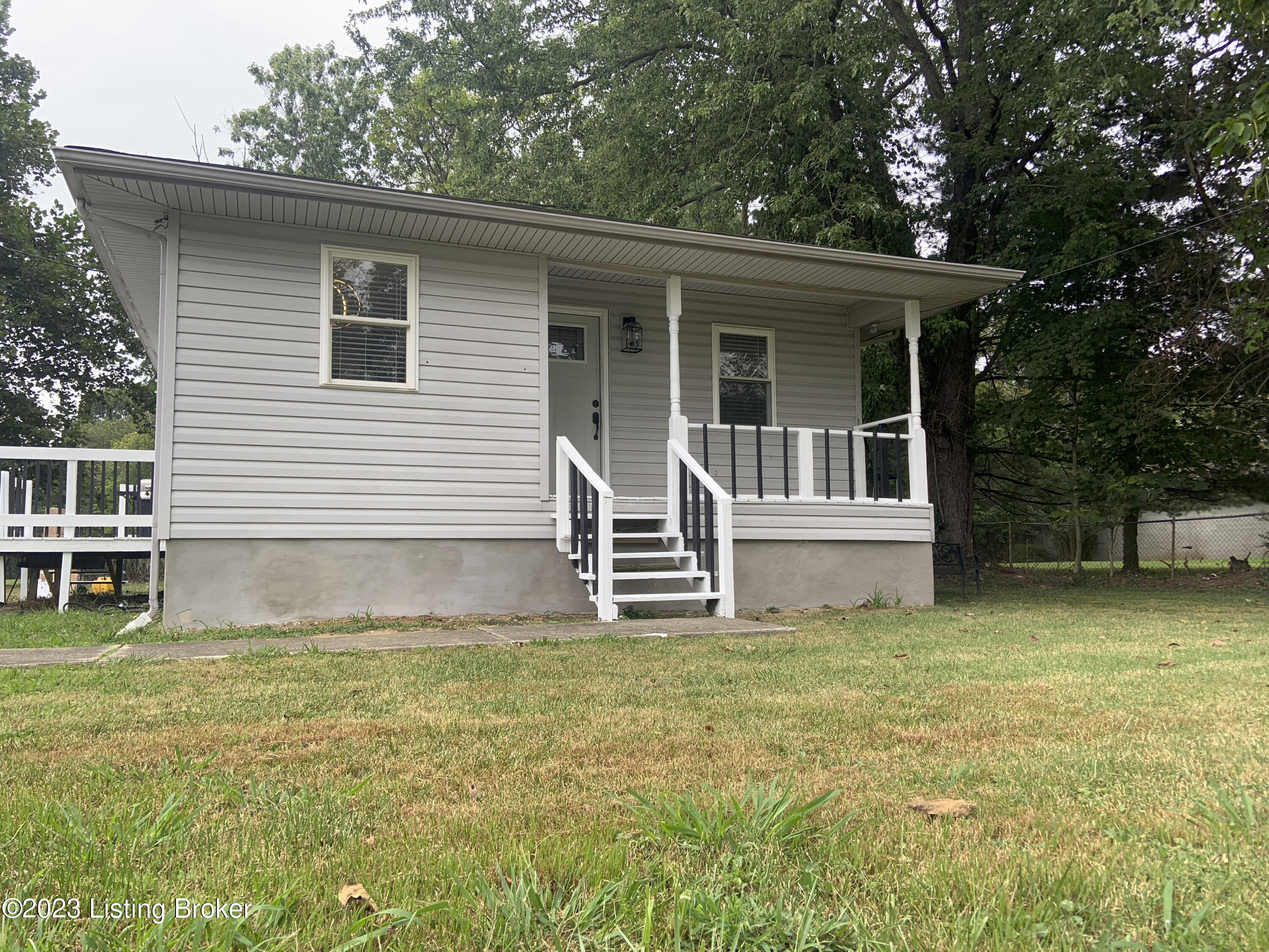 5799 Pendleton Road Louisville, KY 40272 - Photo 1 of 11 Front