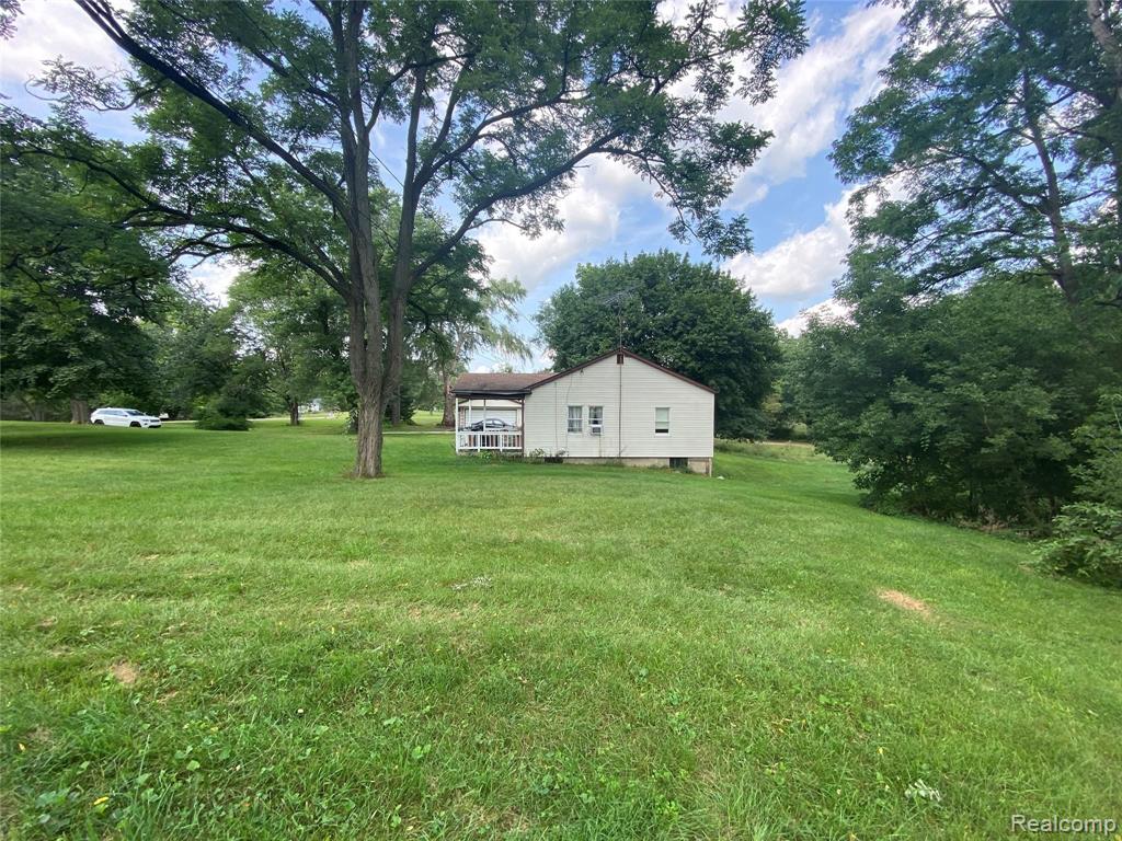 4520 Rattek Road Clarkston, MI 48346 - Photo 7 of 33