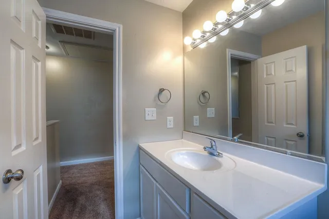 $1,675 | 10610 Pine Landing Drive, Unit B, Houston, TX 77088