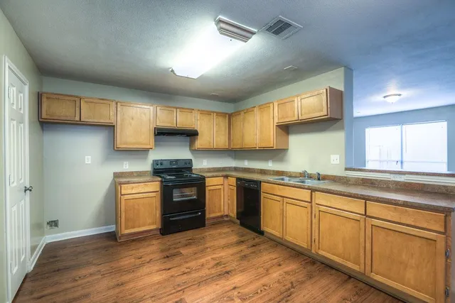 $1,675 | 10610 Pine Landing Drive, Unit B, Houston, TX 77088