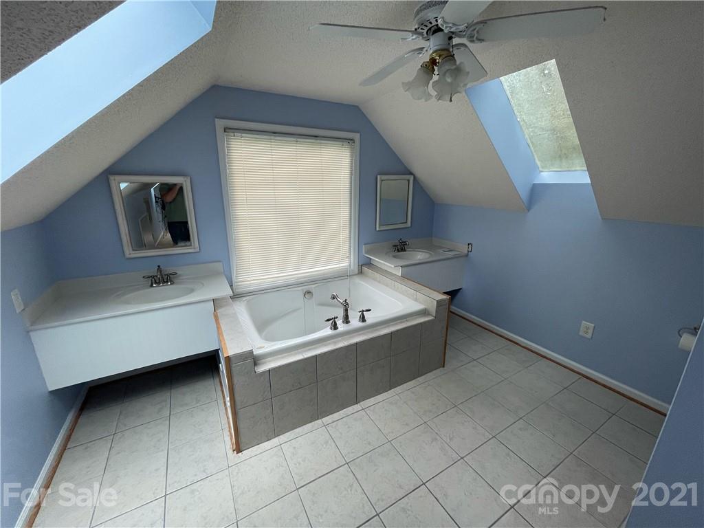 2029 Chameleon Road York, SC 29745 - Photo 8 of 23 Gallery Image 8