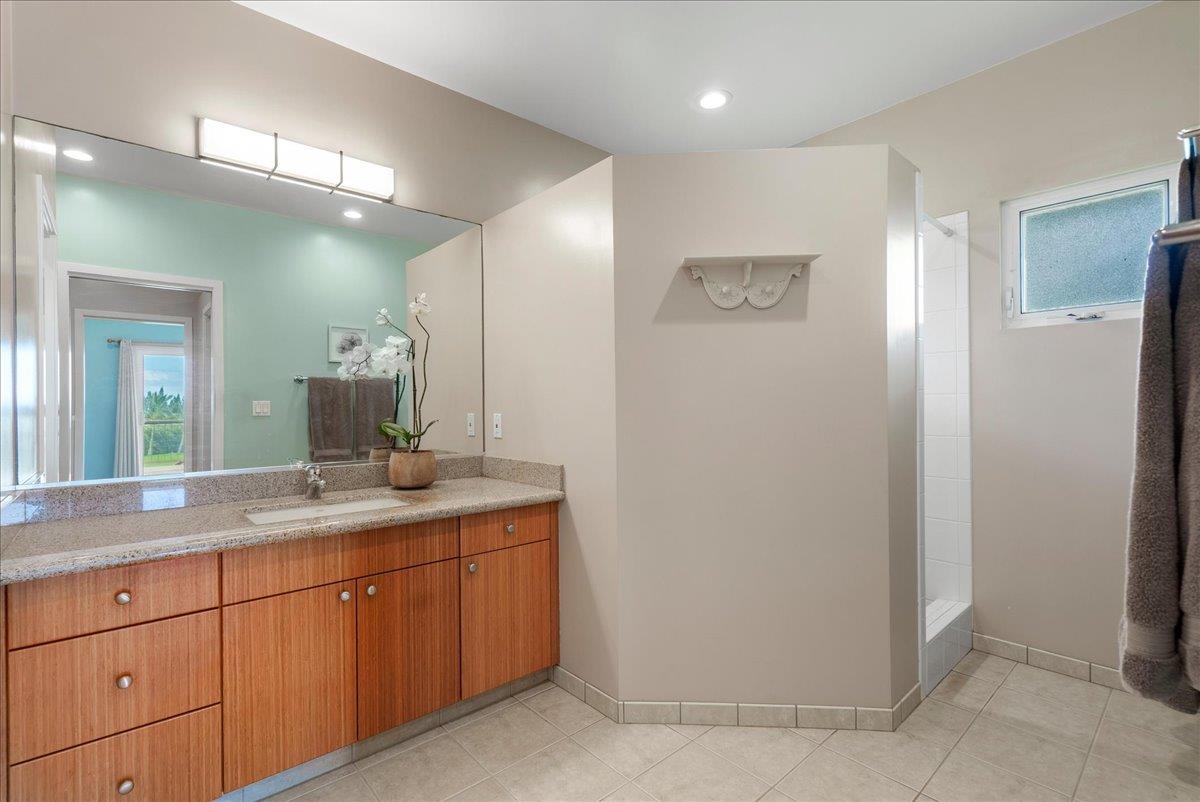 50 Uakoko Place Haiku, HI 96708 - Photo 19 of 49 Primary Bathroom