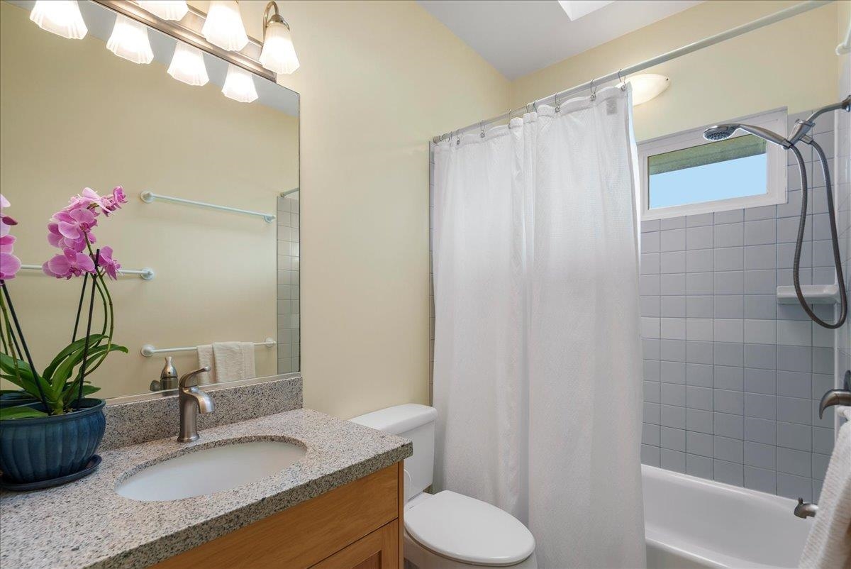50 Uakoko Place Haiku, HI 96708 - Photo 27 of 49 Upstairs Bathroom