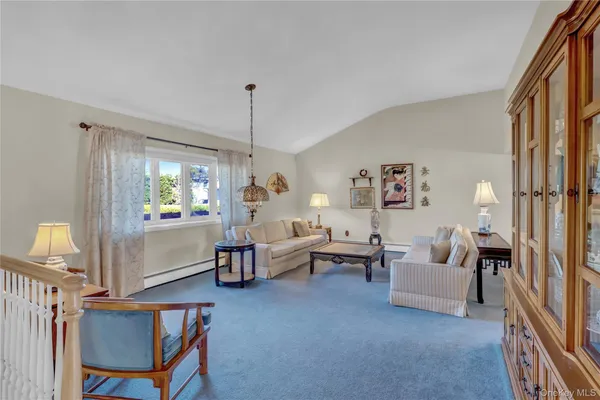 $949,000 | 10 Dale Court, Massapequa, NY 11758