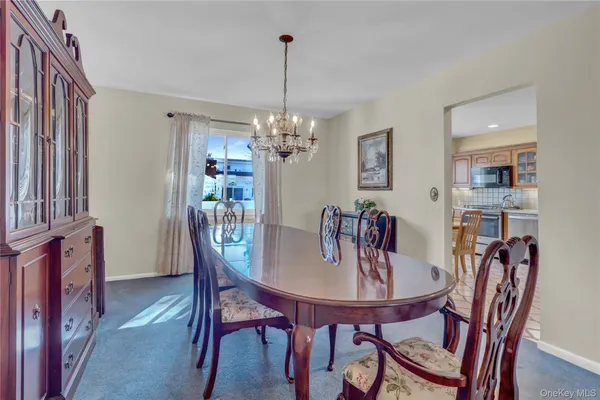 $949,000 | 10 Dale Court, Massapequa, NY 11758