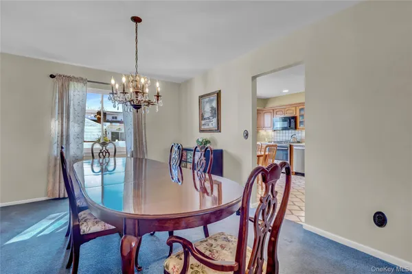 $949,000 | 10 Dale Court, Massapequa, NY 11758