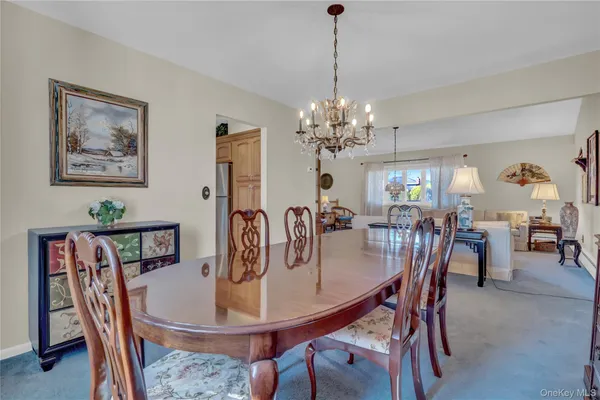 $949,000 | 10 Dale Court, Massapequa, NY 11758