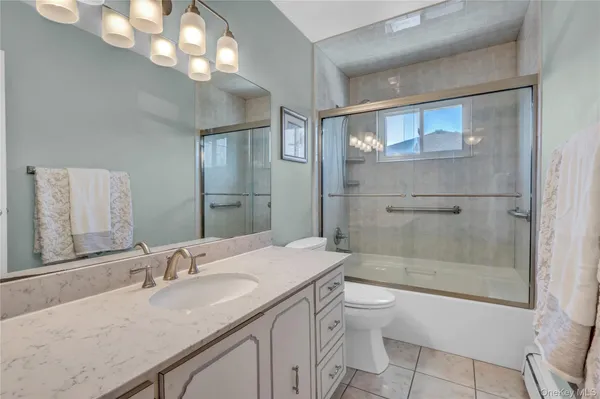 $949,000 | 10 Dale Court, Massapequa, NY 11758