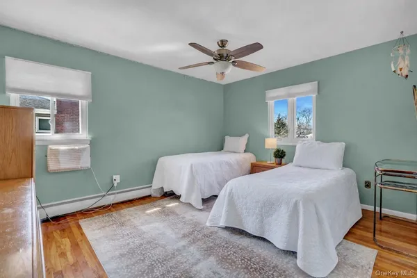 $949,000 | 10 Dale Court, Massapequa, NY 11758