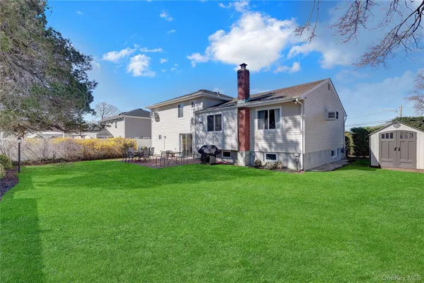$949,000 | 10 Dale Court, Massapequa, NY 11758