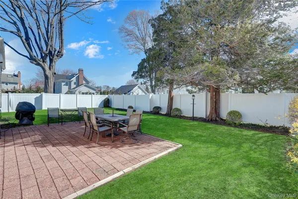 $949,000 | 10 Dale Court, Massapequa, NY 11758