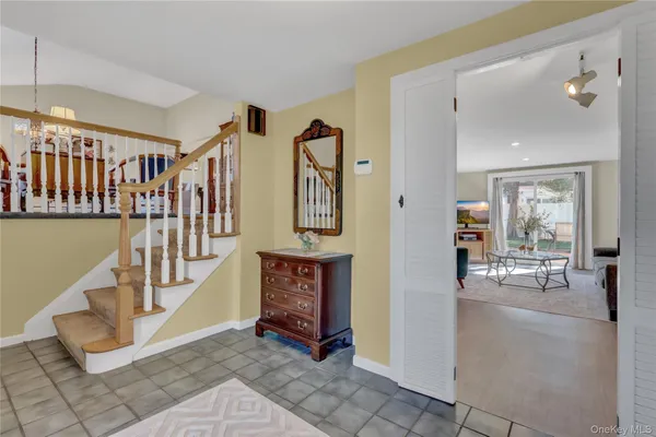 $949,000 | 10 Dale Court, Massapequa, NY 11758