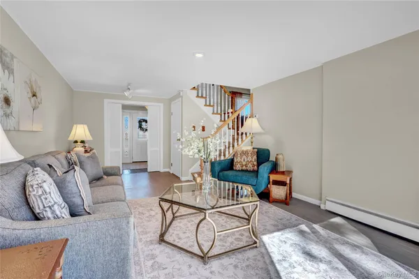 $949,000 | 10 Dale Court, Massapequa, NY 11758