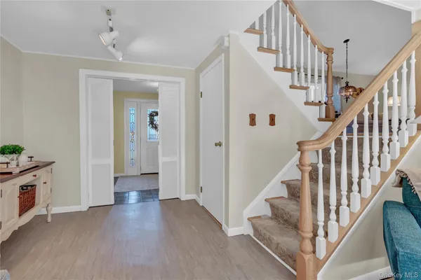 $949,000 | 10 Dale Court, Massapequa, NY 11758