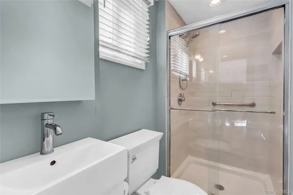 $949,000 | 10 Dale Court, Massapequa, NY 11758