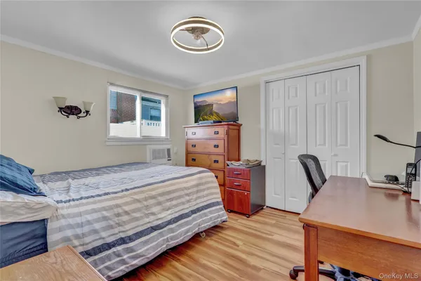 $949,000 | 10 Dale Court, Massapequa, NY 11758