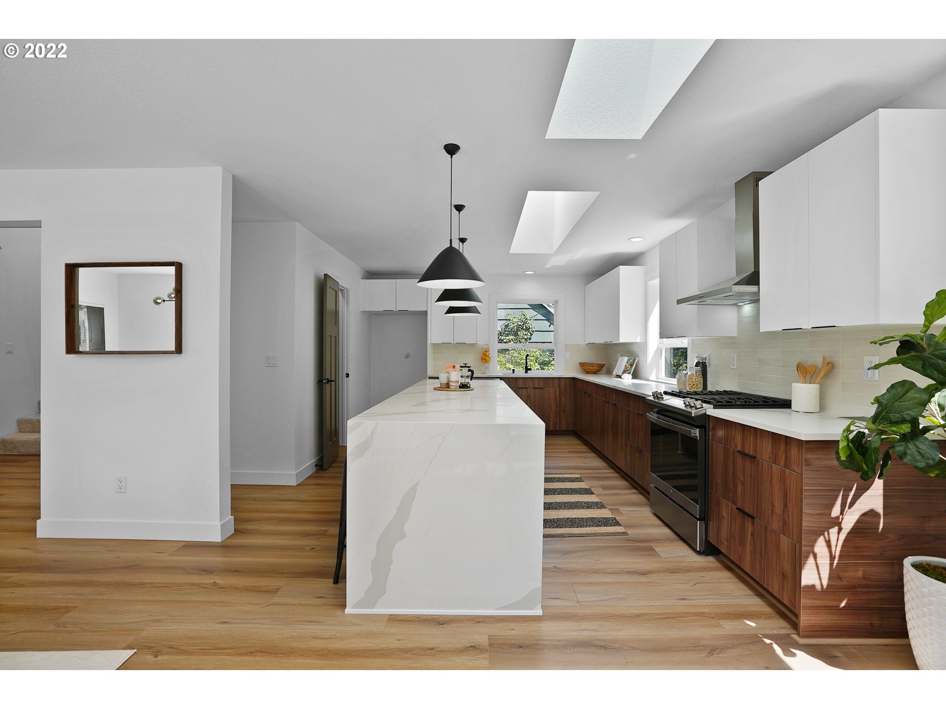 3814 Southwest Pendleton Street Portland, OR 97221 - Photo 10 of 32 Gallery Image 10