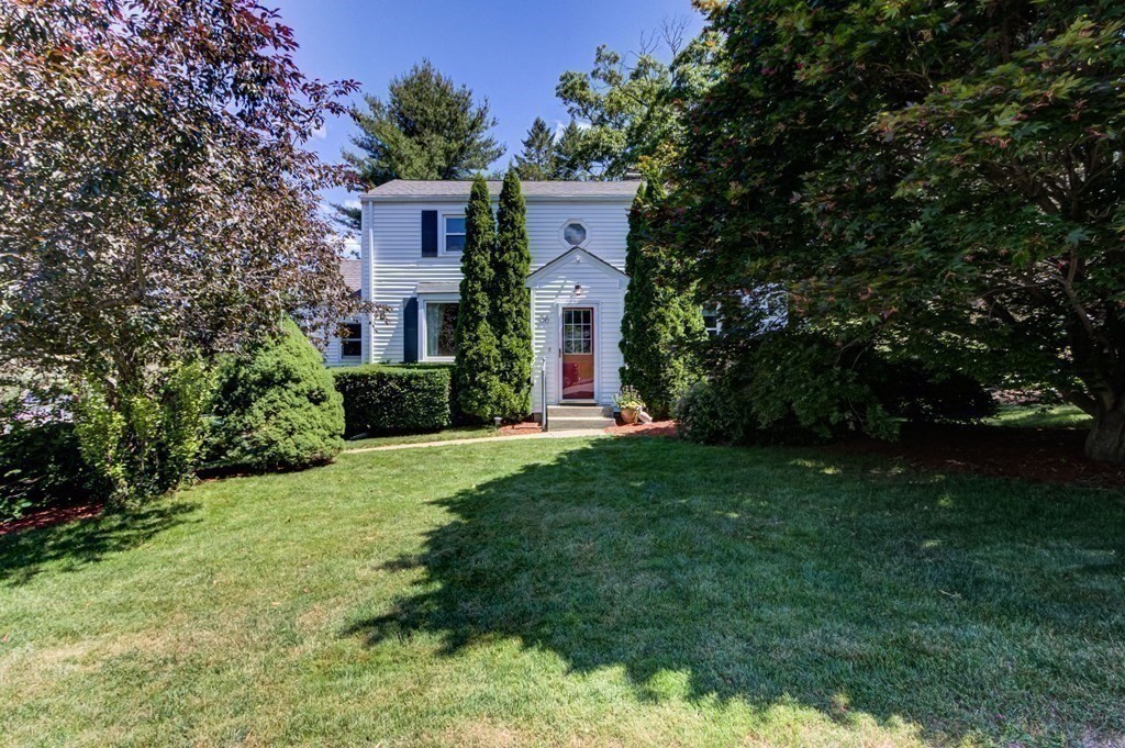 36 Patricia Road Marlborough, MA 01752 - Photo 2 of 42 Gallery Image 2