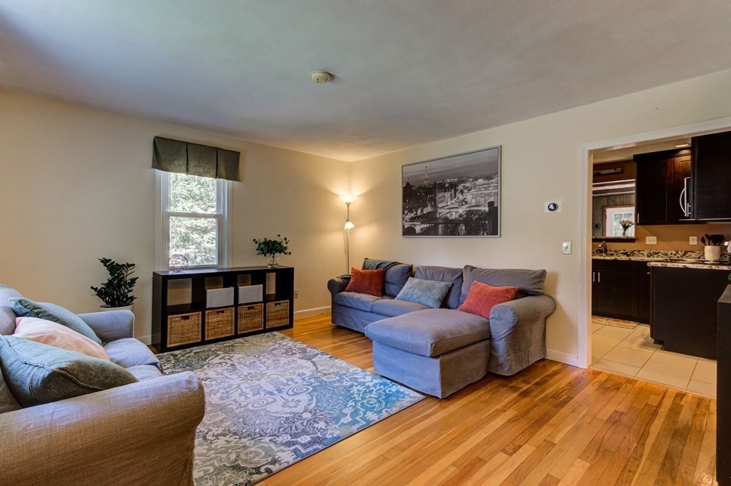 36 Patricia Road Marlborough, MA 01752 - Photo 5 of 42 Gallery Image 5