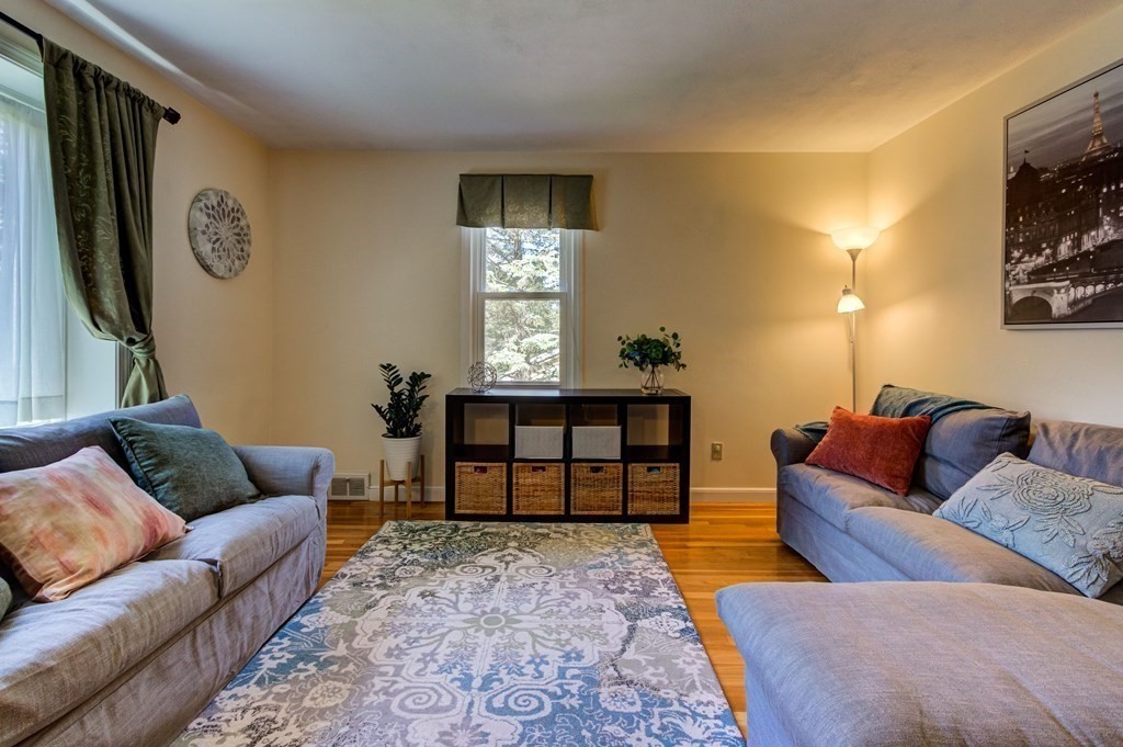 36 Patricia Road Marlborough, MA 01752 - Photo 6 of 42 Gallery Image 6